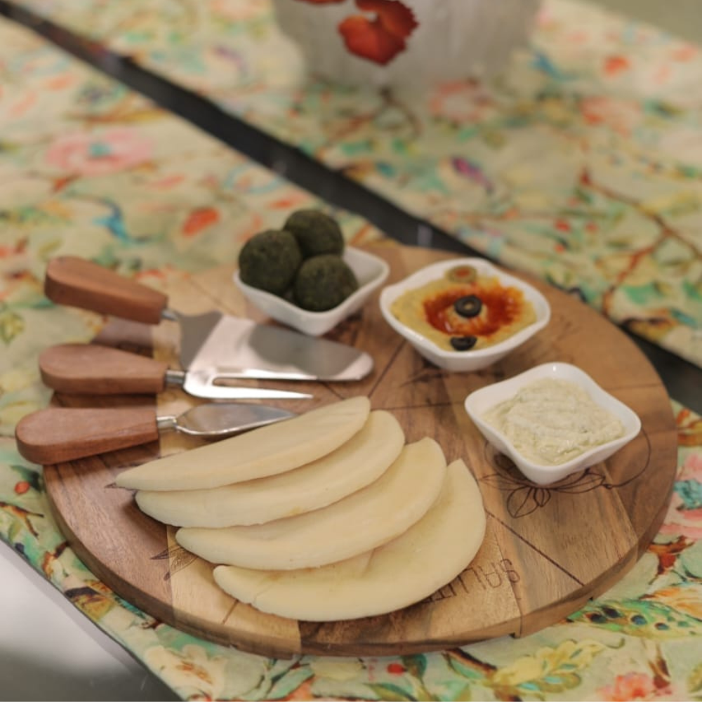 Wood Grazing Board with 3 Knives 